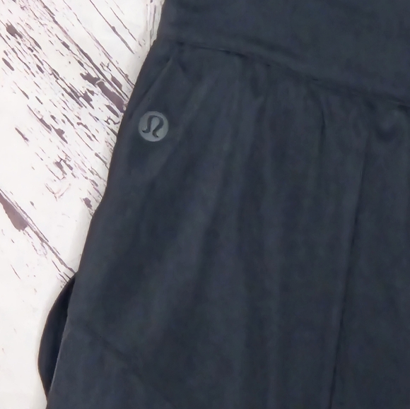 Lululemon Hotty Hot Short Black 6 - Picture 3 of 3